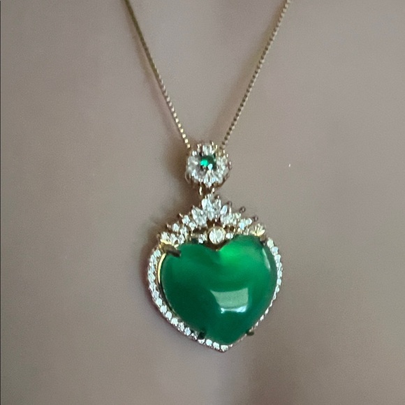 Fashion Jewelry Jewelry - Elegant Green Heart Pendant Yellow Gold Plated Necklace 18 cubic diamonds